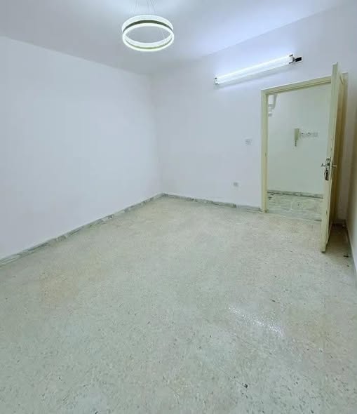 شقة فاخرة فارغة للإيجار في الجاردنز - 2