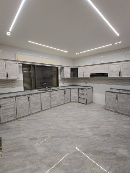 شقة فاخرة للإيجار في طابق أخير - لم تُسكن - 4