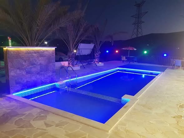 مزرعة استثمارية فاخرة بإطلالة عالية في الزرقاء - 5