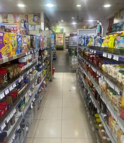 فرصة استثمارية ذهبية: سوبر ماركت جاهز بمساحة 400 متر في مرج الحمام - 5