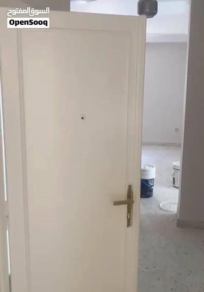 شقة فاخرة فارغة للإيجار في الصويفية