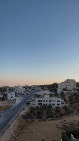 طابق كامل مع روف فاخر للبيع في عمان