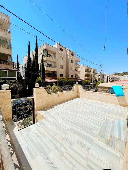 شقة أرضية فاخرة للإيجار في طبربور