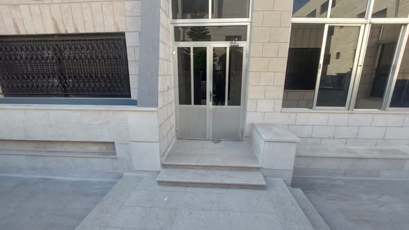 شقة فاخرة مجددة بالكامل للإيجار في موقع مميز - 5