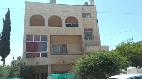 عمارة 3 طوابق للبيع العاجل في المدينة الرياضية بسعر الأرض - 4