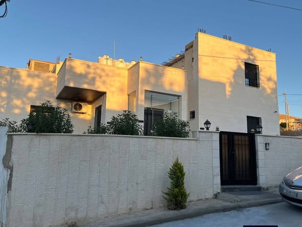 منزل مستقل فاخر في أبو نصير