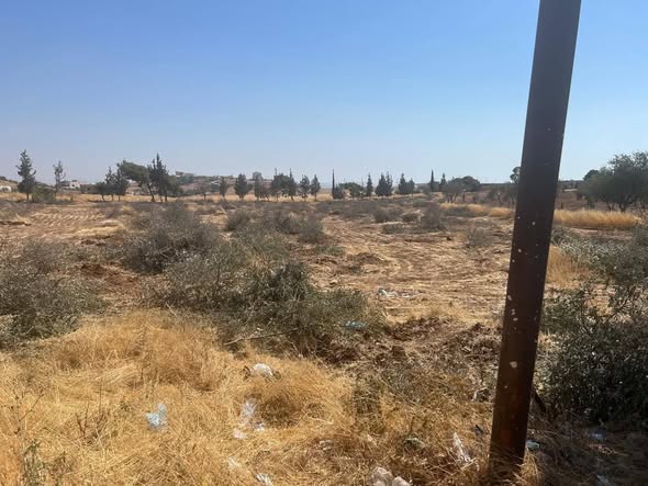 قطعة أرض للبيع في موقع مميز بالشارع الرئيسي - 2