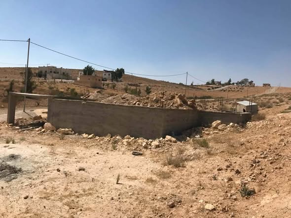 قطعة أرض مع أساسات جاهزة في الزنية - بناء 120م - 2