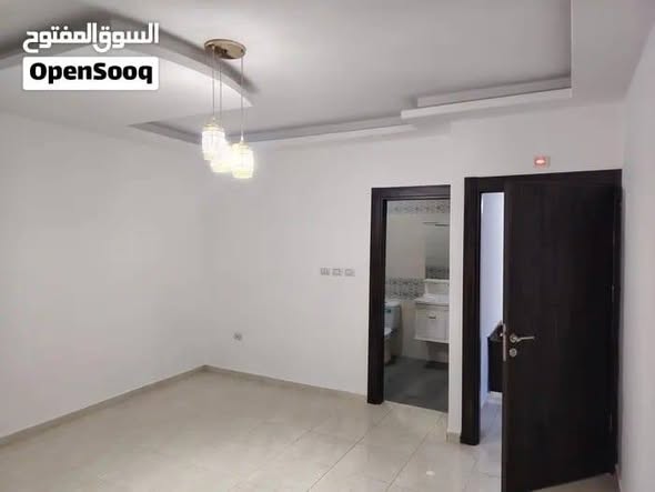 شقة فارغة للإيجار في البنيات مع مصعد وكراج