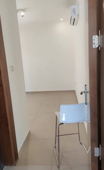 شقة فاخرة فارغة للإيجار في عبدون