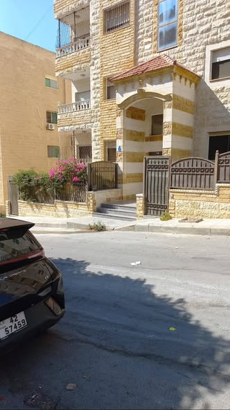 شقة فاخرة للبيع في الجبيهة - موقع مميز