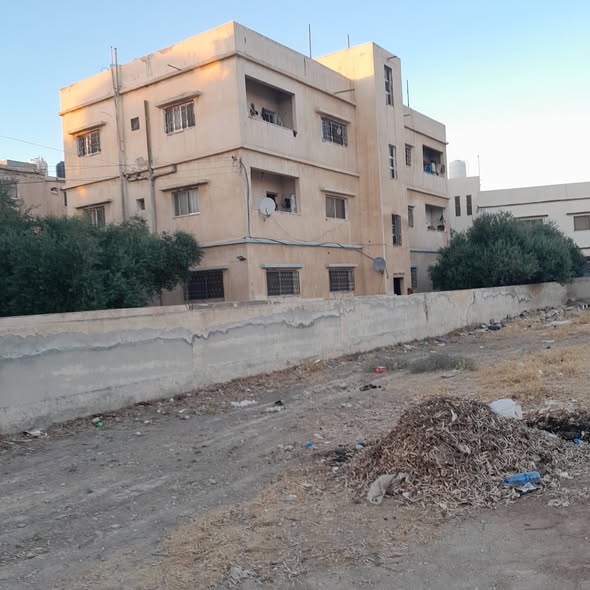 عمارة استثمارية للبيع في السخنة - 6 شقق