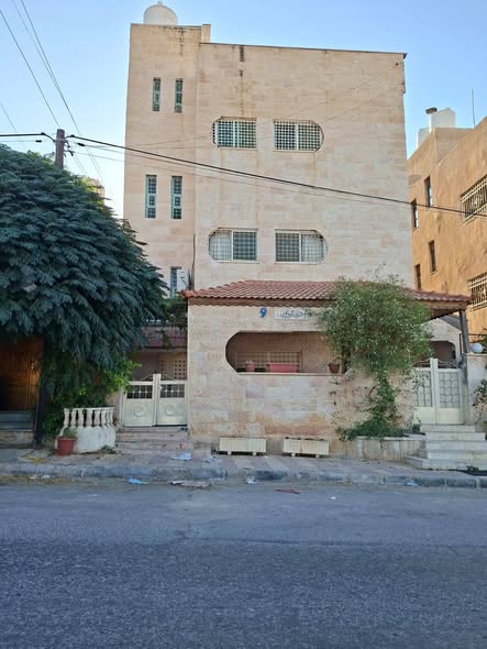 عمارة سكنية فاخرة للبيع في أبو نصير