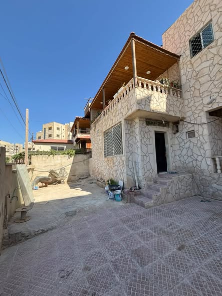 بيت مستقل للبيع في الزرقاء ضاحية القدس