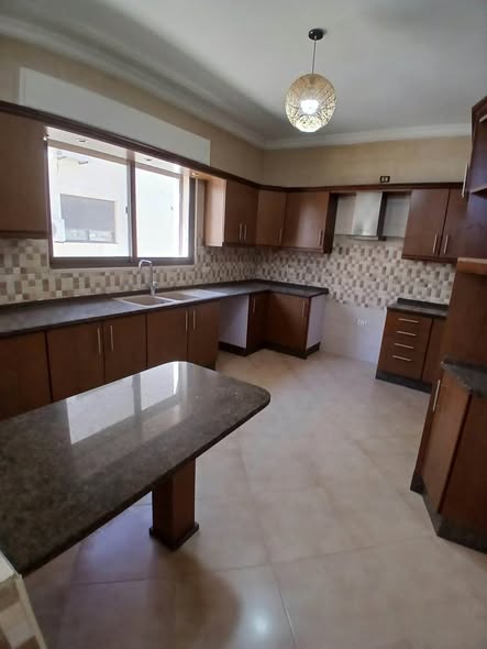 شقة فاخرة للإيجار في الرابية