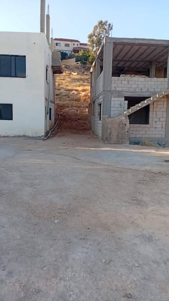 بيتين للبيع في جرش إطلالة مميزة ومساحة واسعة - 3