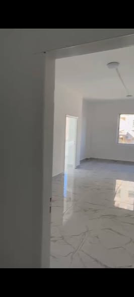 شقة واسعة فارغة للإيجار في أم السماق - 4