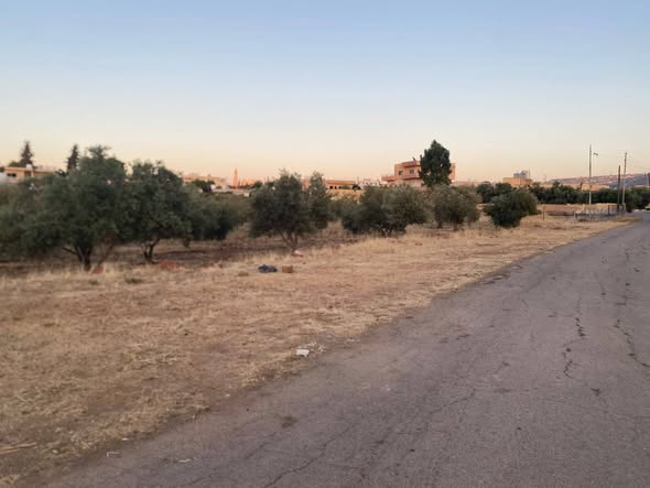 أرض سكنية زراعية في الصبيحين بمساحة 836 م²