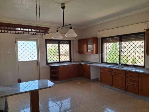 شقة واسعة للإيجار في البيادر – 260م² بسعر مميز - 2