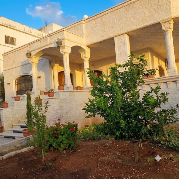 منزل مستقل فاخر للبيع في إربد - البارحة