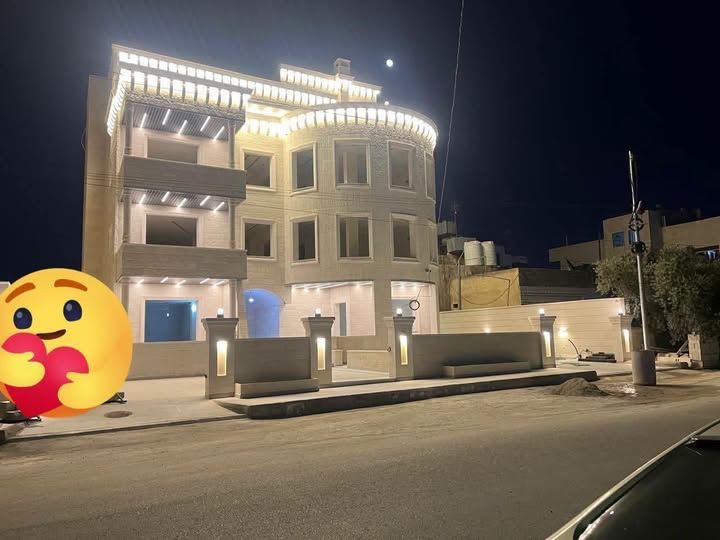 فيلا فاخرة للبيع في إربد الحي الشرقي