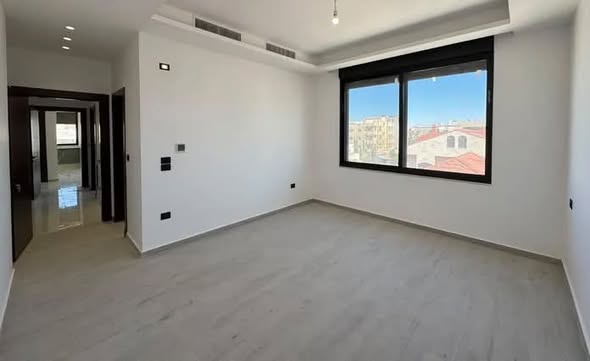 شقة سوبر ديلوكس جديدة لم تسكن في ام اذينة