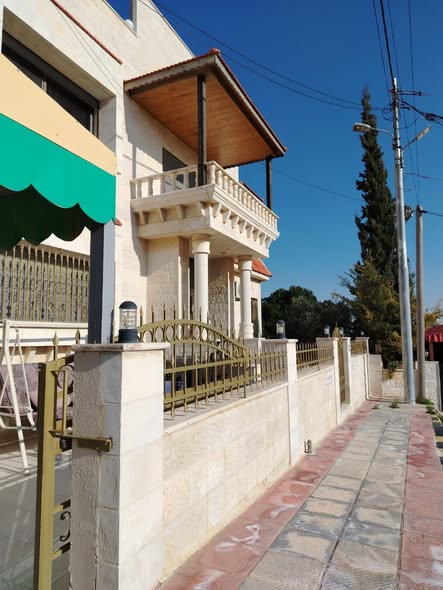 فيلا فاخرة مستقلة للبيع في شفا بدران - إطلالة رائعة - 3