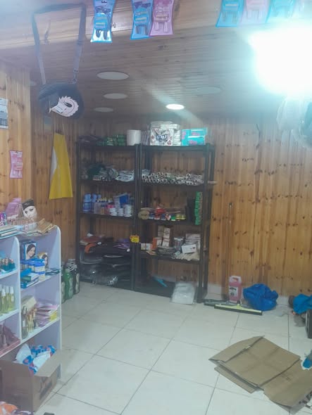 محل نثريات للبيع مع البضاعة - 3
