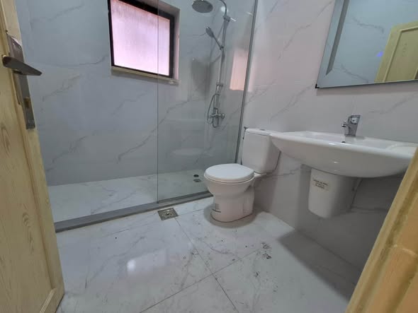 شقة فاخرة ومجددة بالكامل للايجار في الجاردنز - 4