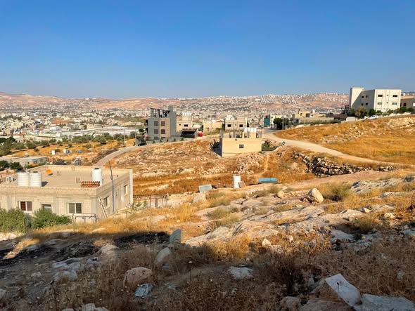 أرض سكنية فاخرة للبيع في عين الباشا - فرصة استثمارية - 4