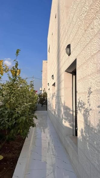 فيلا جديدة فاخرة للبيع في ناعور – 4 ماستر بسعر مميز - 2