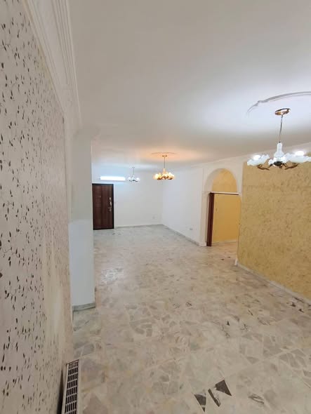 شقة مجددة بالكامل للإيجار في الجاردنز - 2