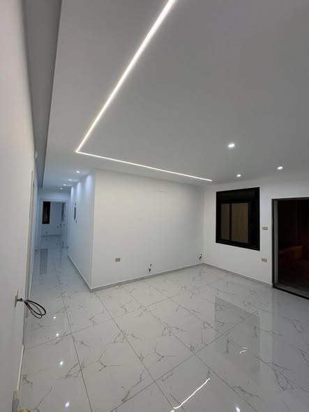 شقة فاخرة لم تسكن للإيجار في البنيات