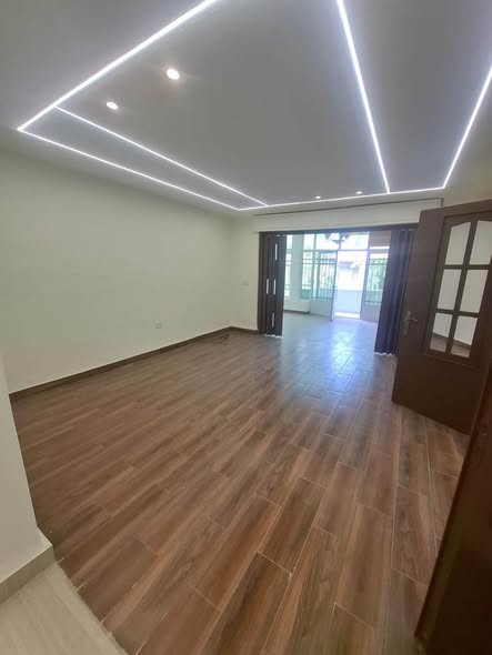 شقة أرضية فخمة للإيجار في الجاردنز – 330م² مع ترس - 2