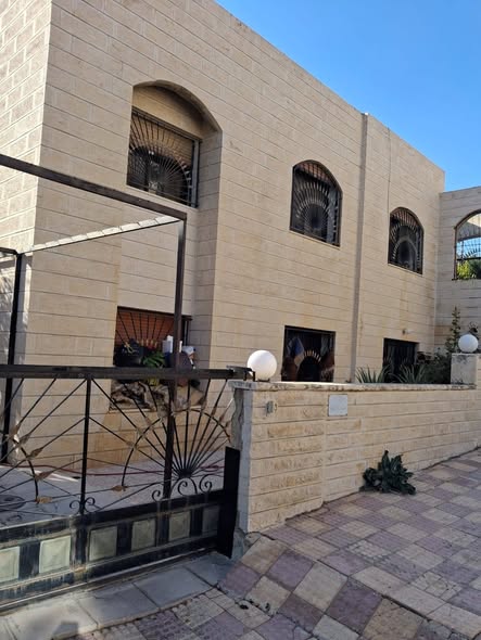 مبنى سكني استثماري فاخر للبيع في مرج الحمام - 2