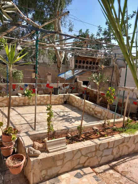 بيت ريفي مع مزرعة ودونم أرض بسعر مغري جداً