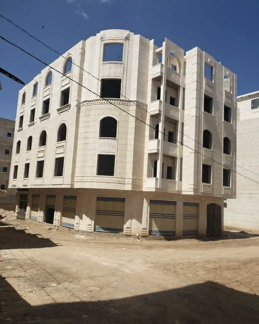 عمارة عظم للبيع في صنعاء - أربعة أدوار مع سطح