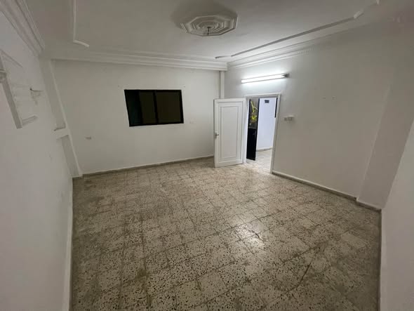 شقة للإيجار في الزرقاء – الجبل الأبيض، مدخل منفصل ومساحة 100م