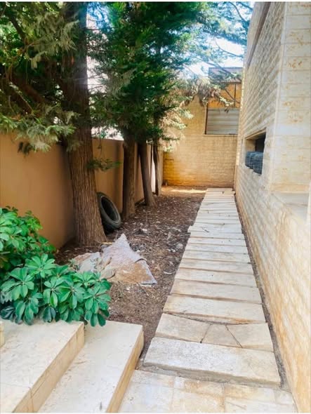 فيلا مستقلة فاخرة للبيع في رجم عميش - عمان