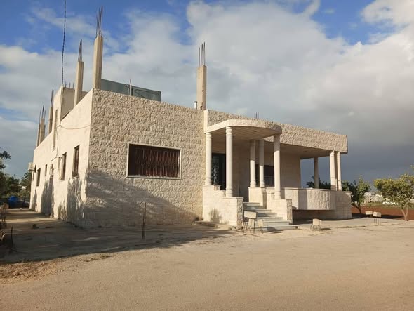 بيت مستقل فاخر للبيع في إربد - فرصة استثمارية نادرة