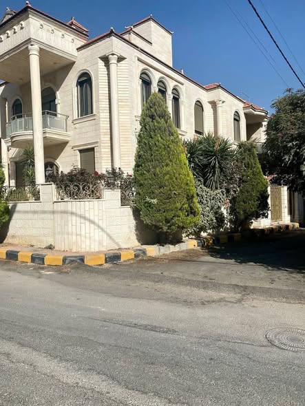 فيلا فاخرة في المقابلين بسعر خيالي 340,000 دينار - 4