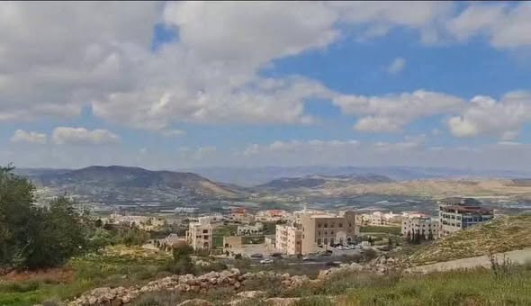 أرض لقطة للبيع في أبو نصير بإطلالة بانورامية