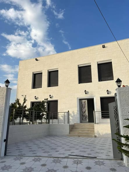 فيلا فاخرة للبيع في ناعور - 2