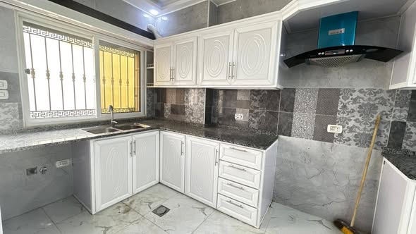 شقة فاخرة شبه أرضية للإيجار في اربد