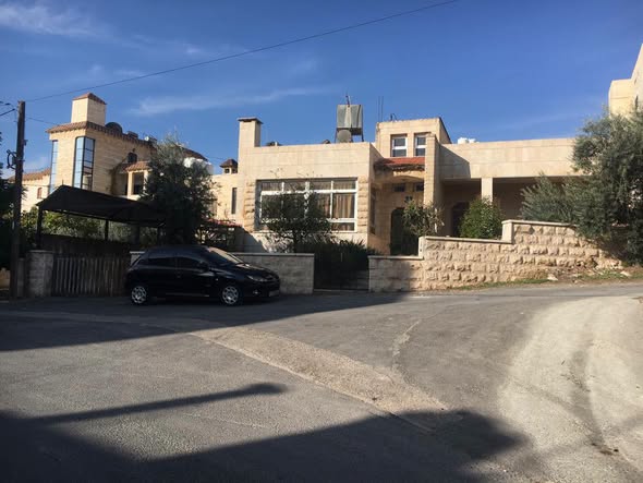 منزل هدية مستقل بمساحة استثنائية في موقع مميز - 2