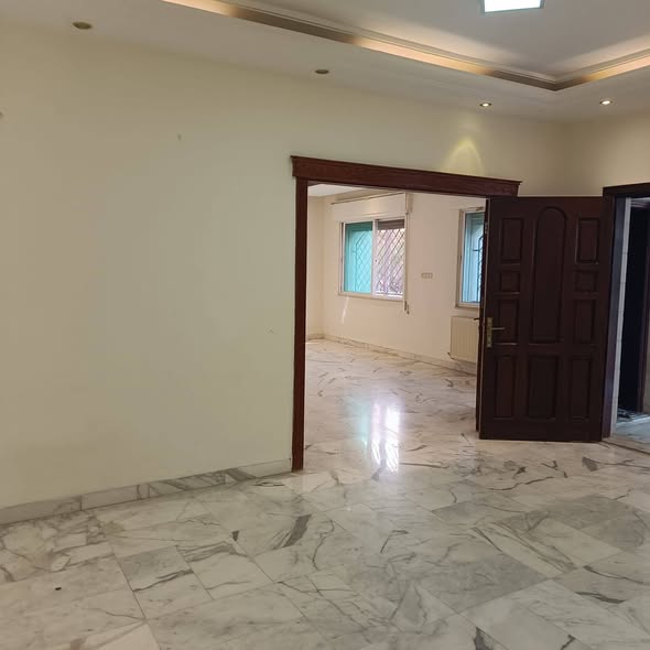 شقة فاخرة أرضية للإيجار في شارع المدينة المنورة