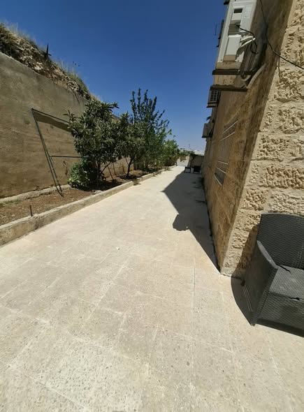 شقة أرضية فاخرة للبيع في عرجان