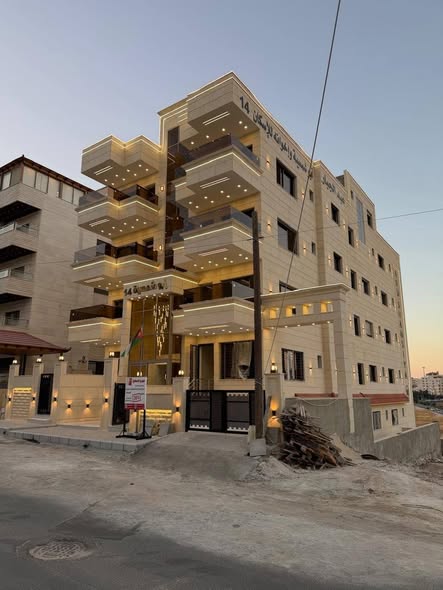 شقة فاخرة للبيع في شفا بدران مع ترس واسع - 2