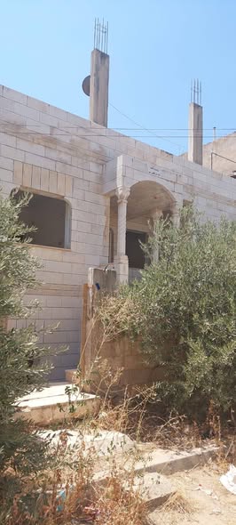 منزل مستقل واجهة حجر رويشد على شارعين في عين الباشا
