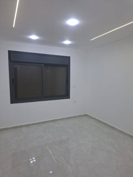 شقة جديدة فارغة للإيجار في إربد - الراهبات - 2